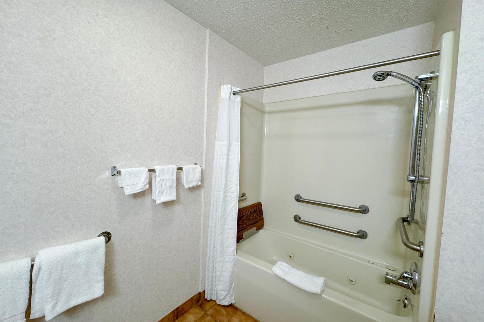 Fairbridge Inn & Suites Batavia-Darien Amusement Park Kültér fotó