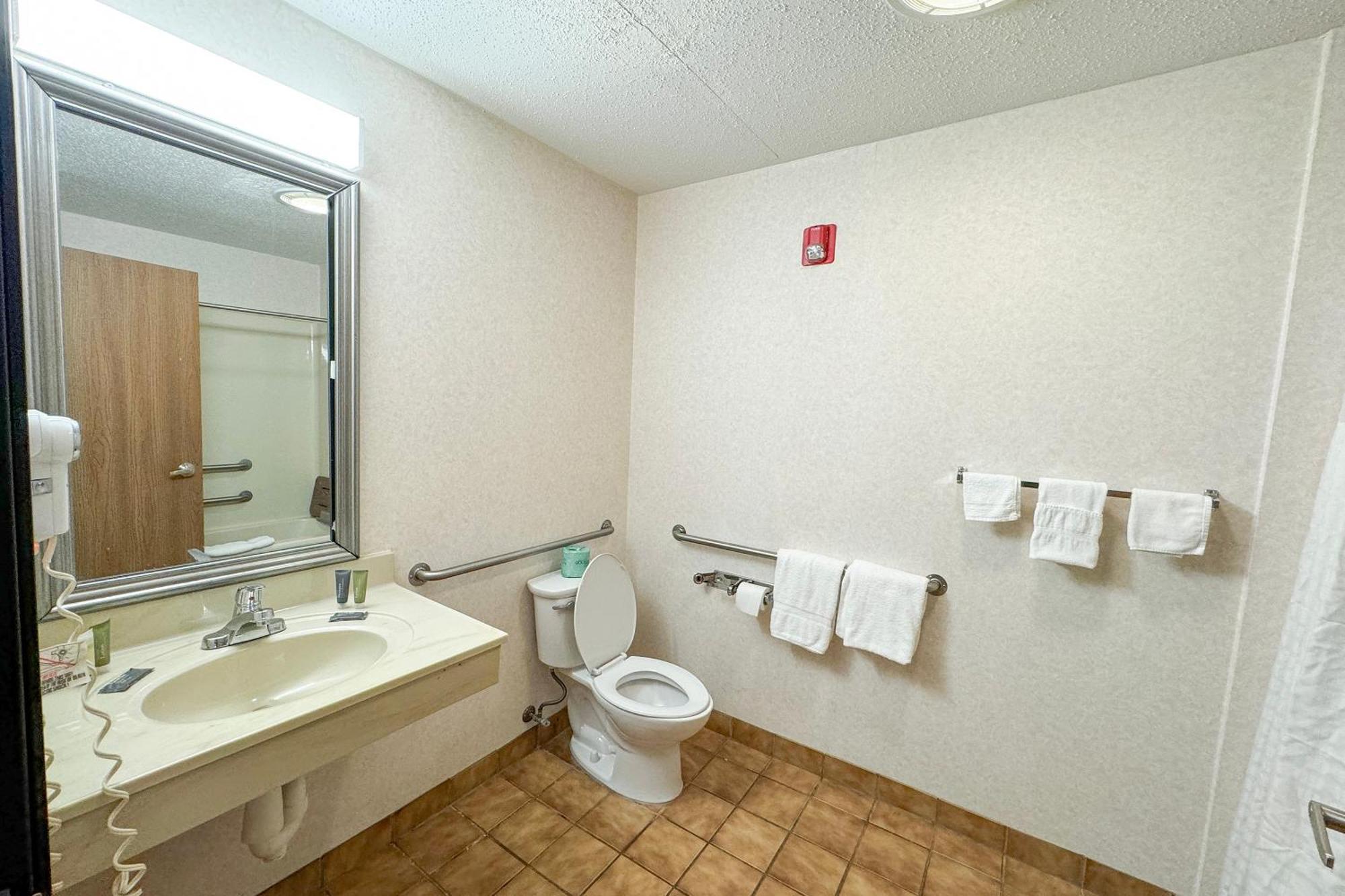 Fairbridge Inn & Suites Batavia-Darien Amusement Park Kültér fotó